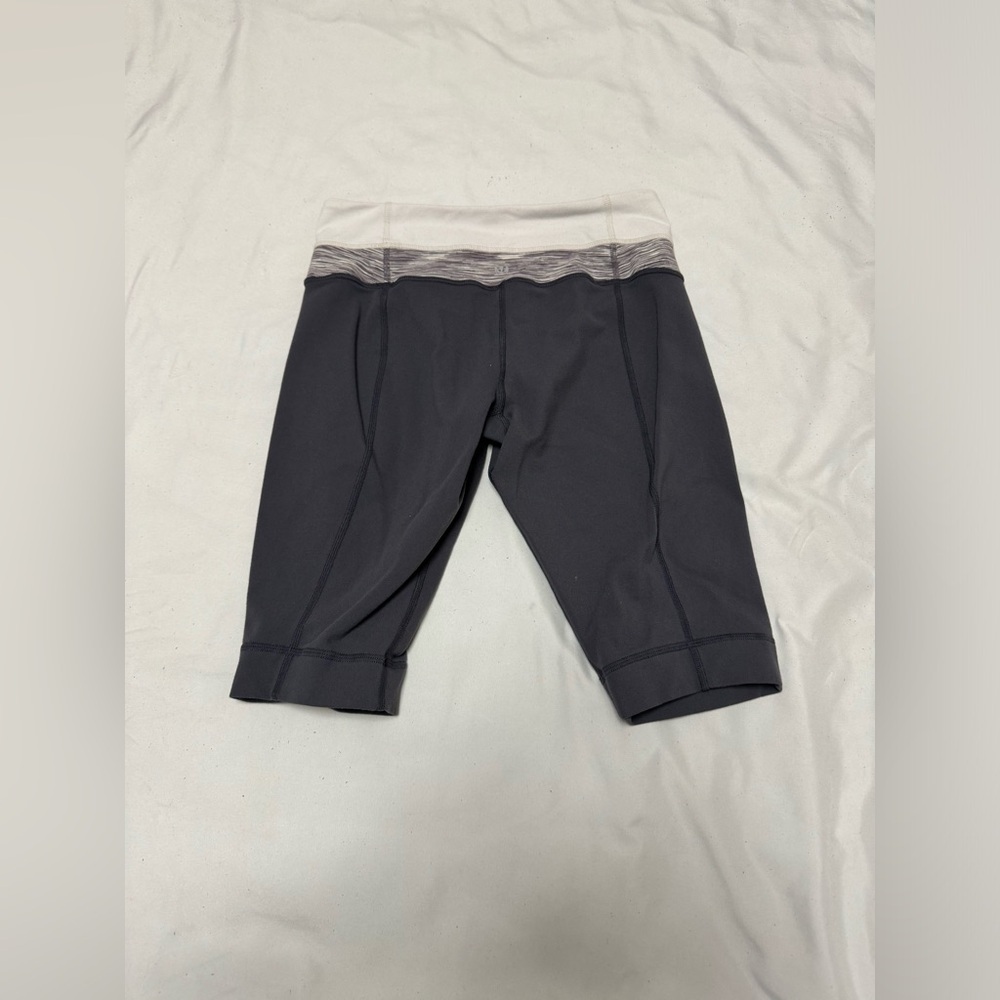 Lululemon Reverse Groove Short - Picture 3 of 6